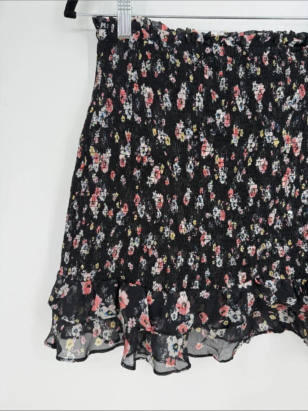 Intermix Black Floral Smocked Ruffle Hem Mini Skirt 100% Silk size 6
